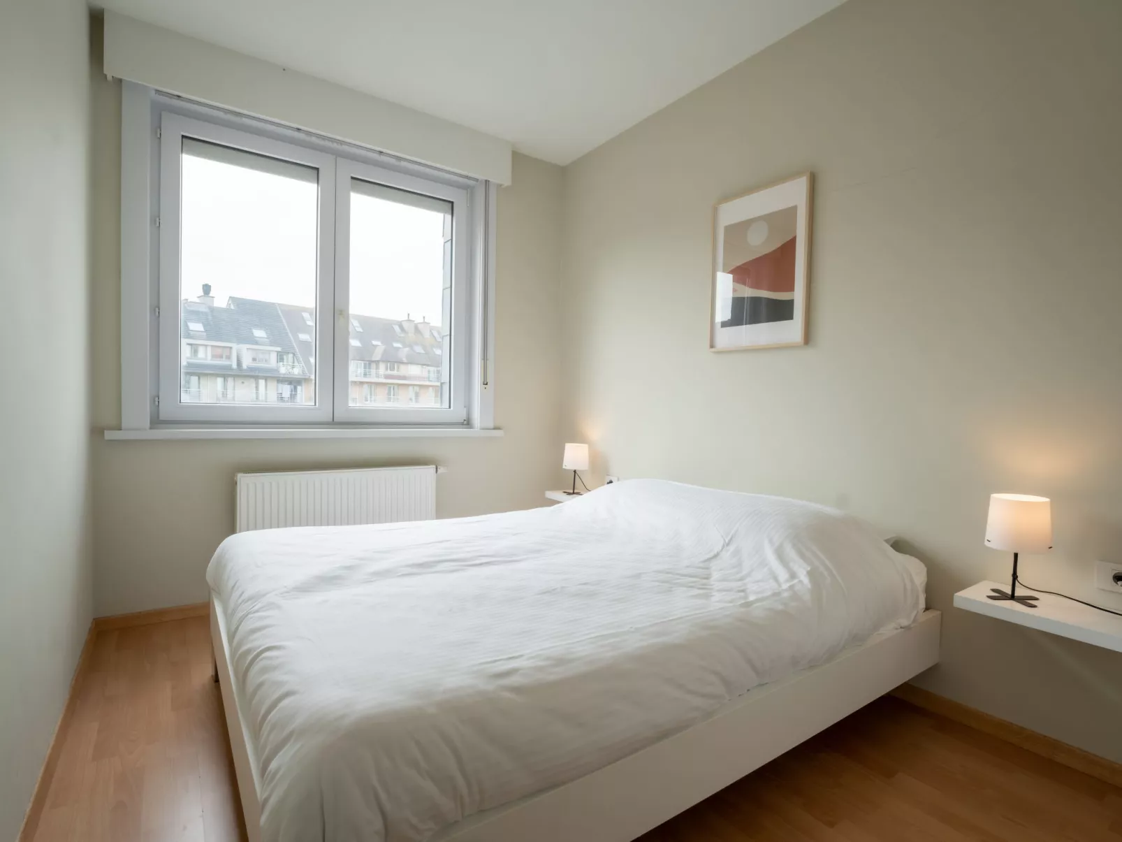 Andrei with parking in the house-Binnen