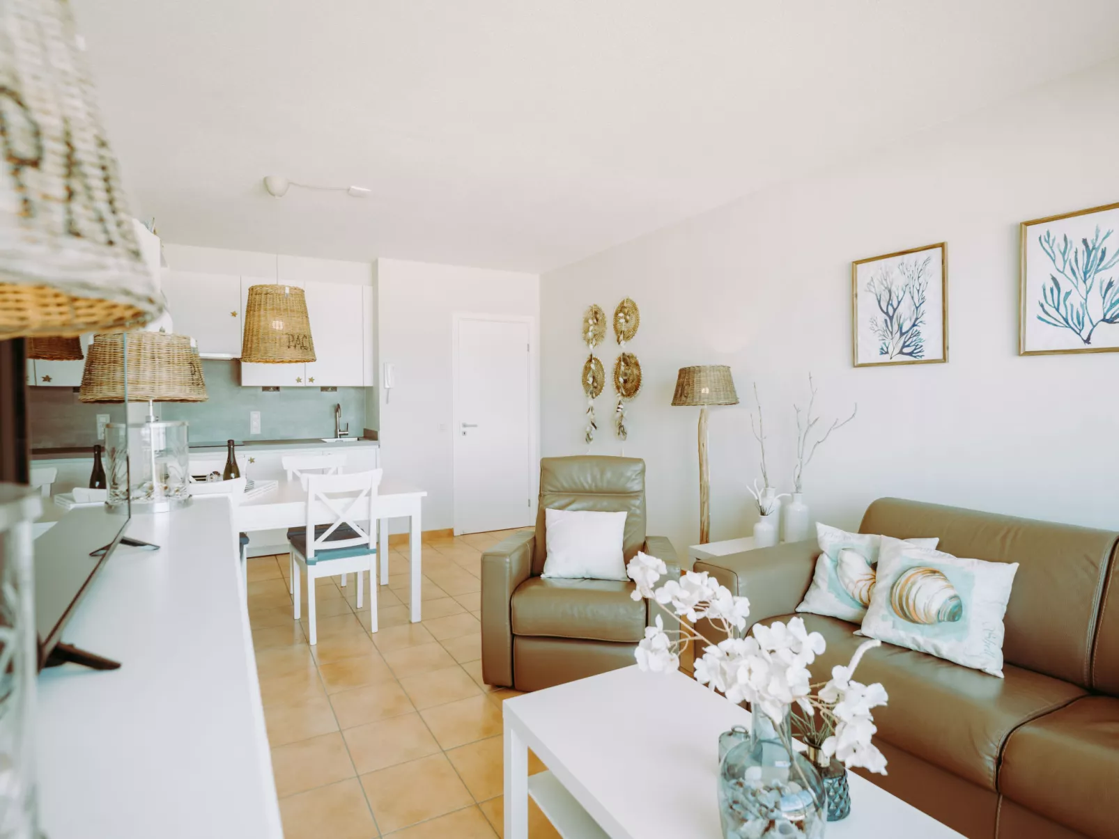 Pacific with parking and sea view-Binnen
