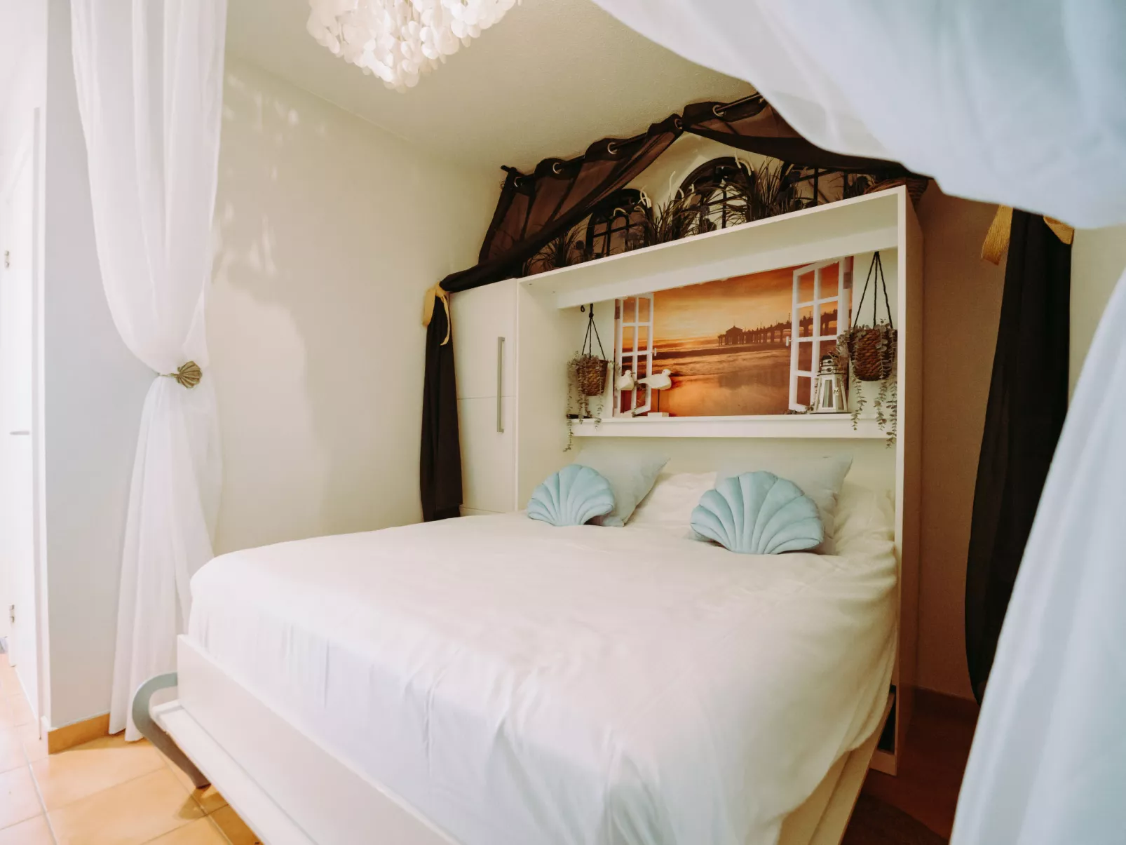 Pacific with parking and sea view-Binnen