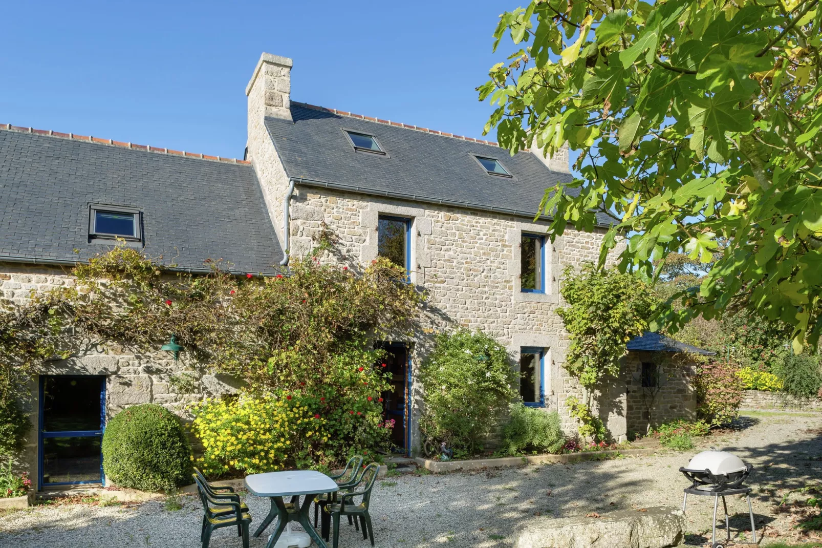Maison de Vacances à Plounéour- Brignogan Plages-Buitenkant zomer