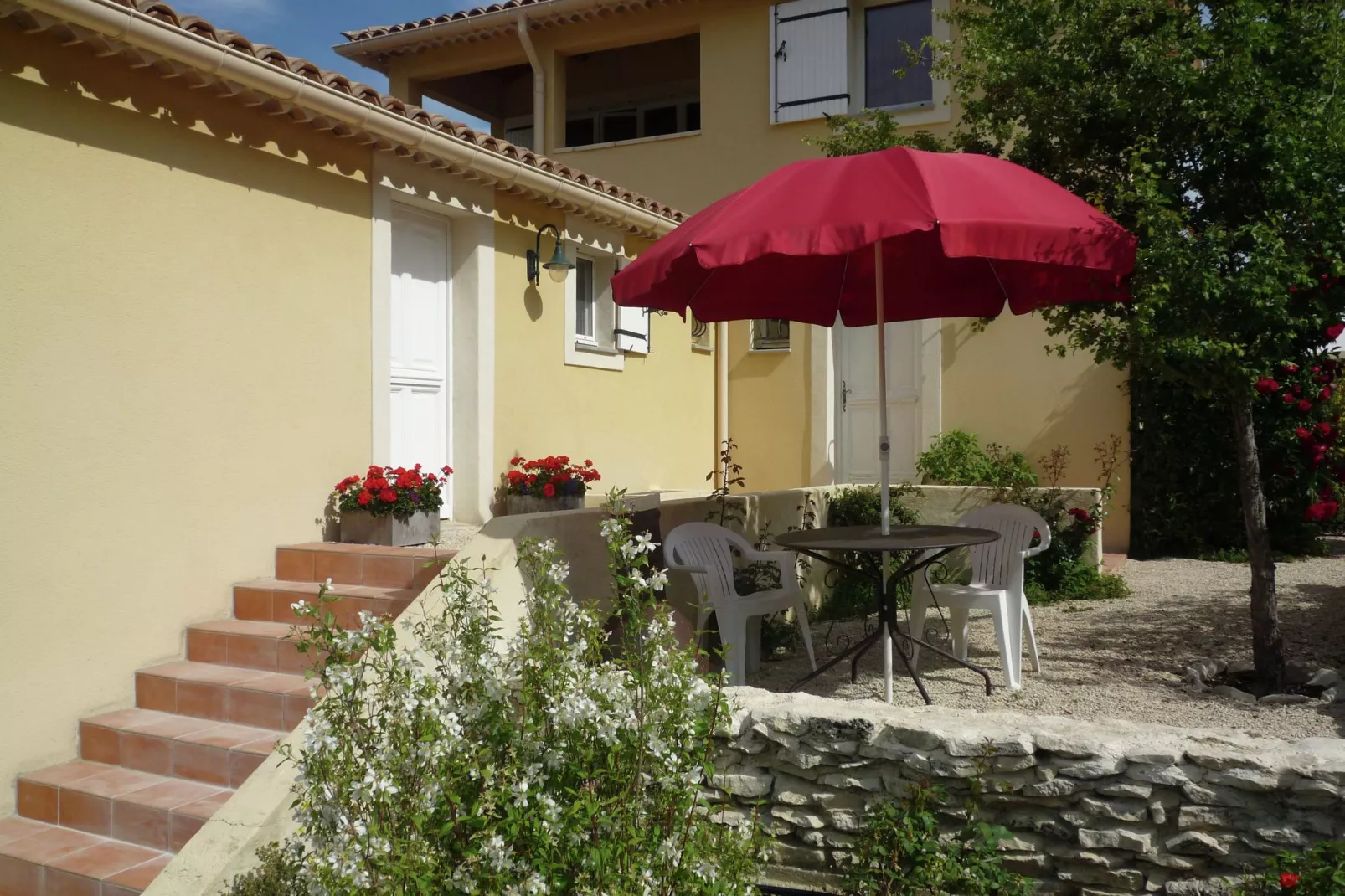 Appartement - MONTBRUN-LES-BAINS-Buitenkant zomer