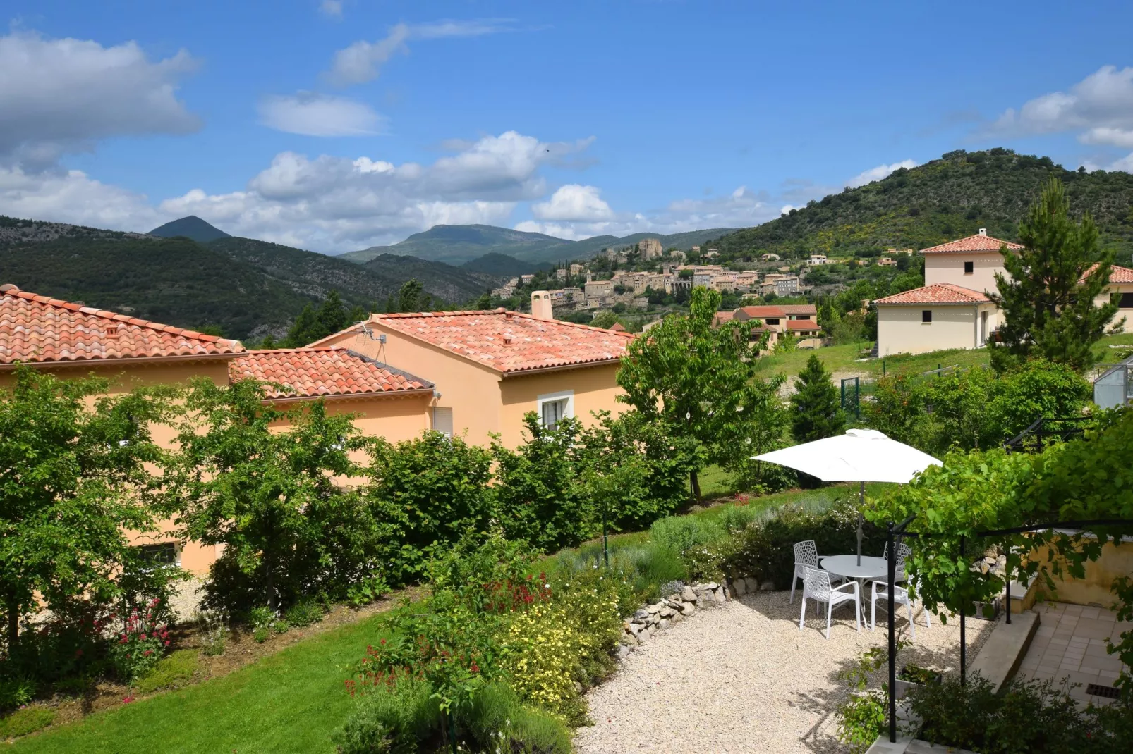 Appartement - MONTBRUN-LES-BAINS-Uitzicht zomer