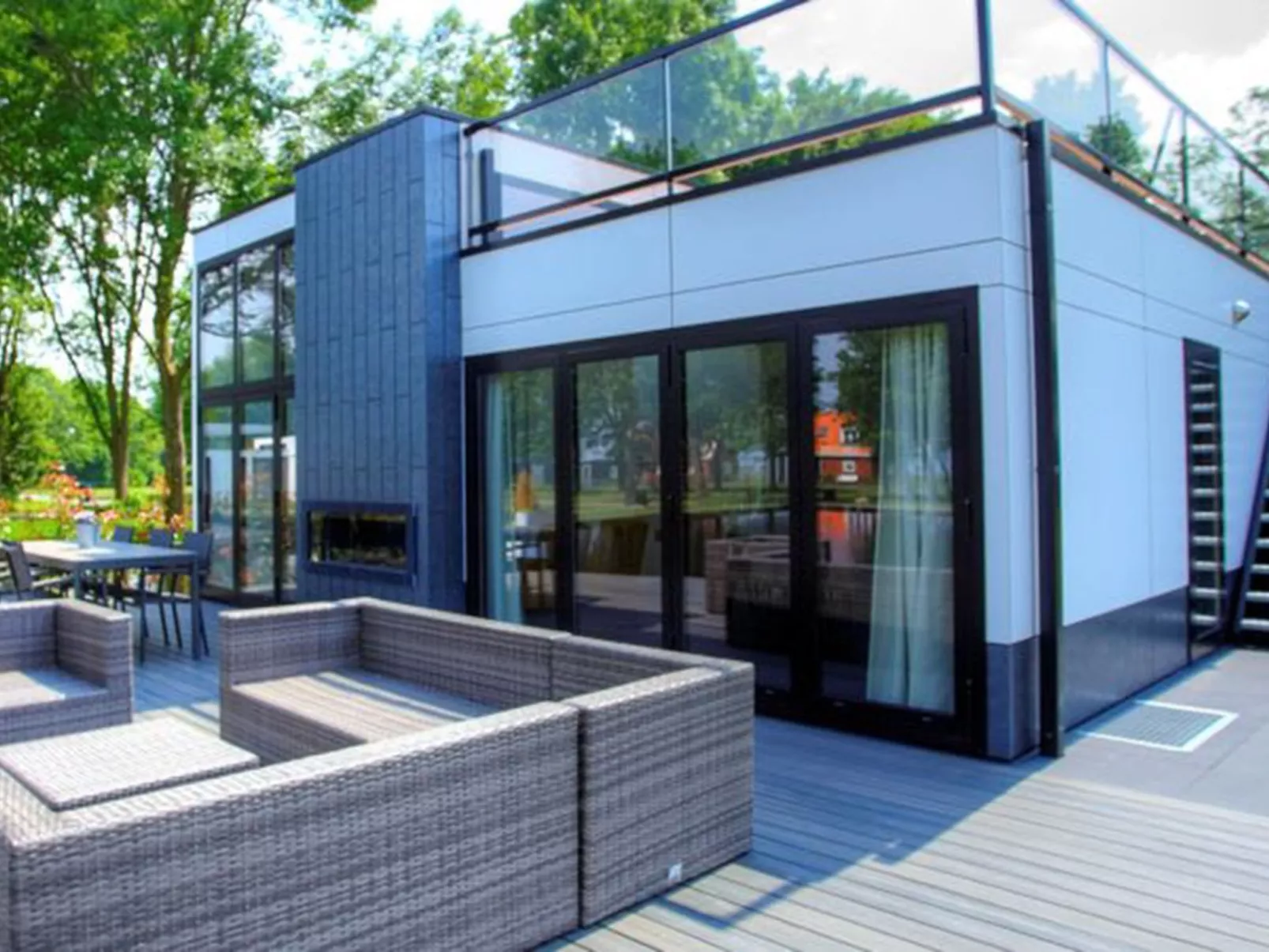 Cube Elite 6-Buiten