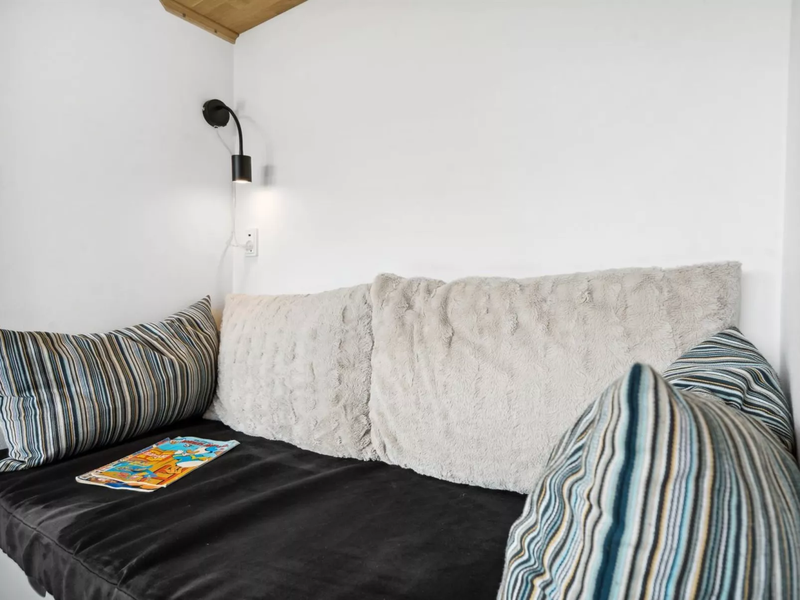 "Amdi" - 700m from the sea-Binnen