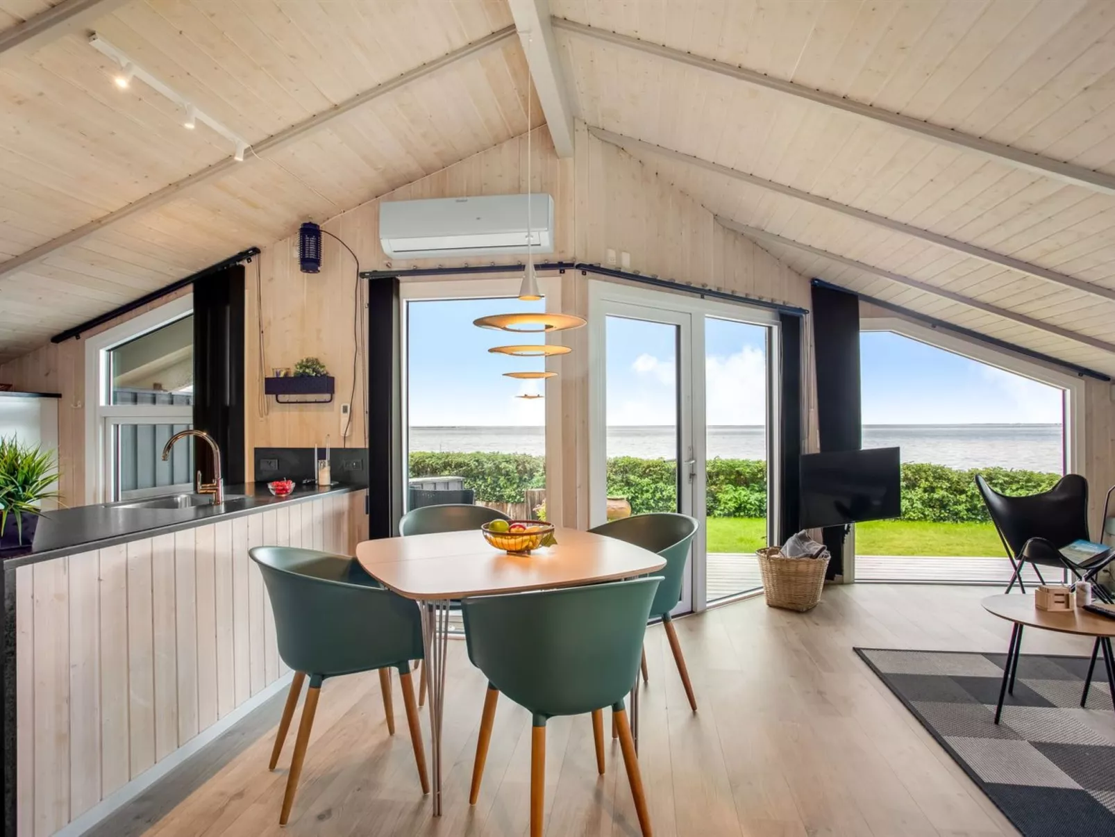 "Holmwith" - 50m from the sea