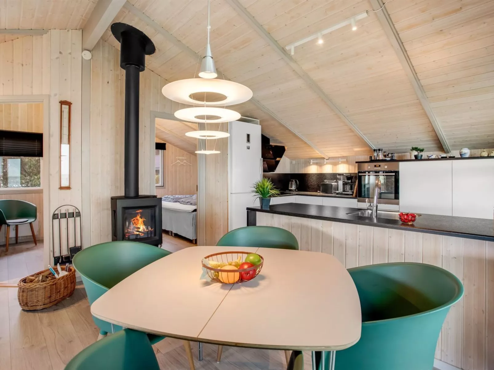 "Holmwith" - 50m from the sea-Binnen