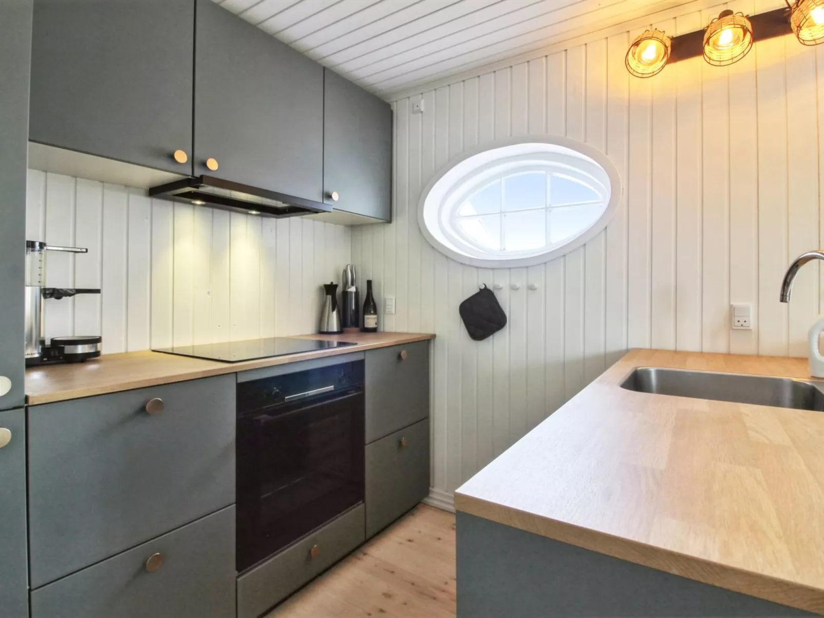 "Edmond" - 150m from the sea-Binnen