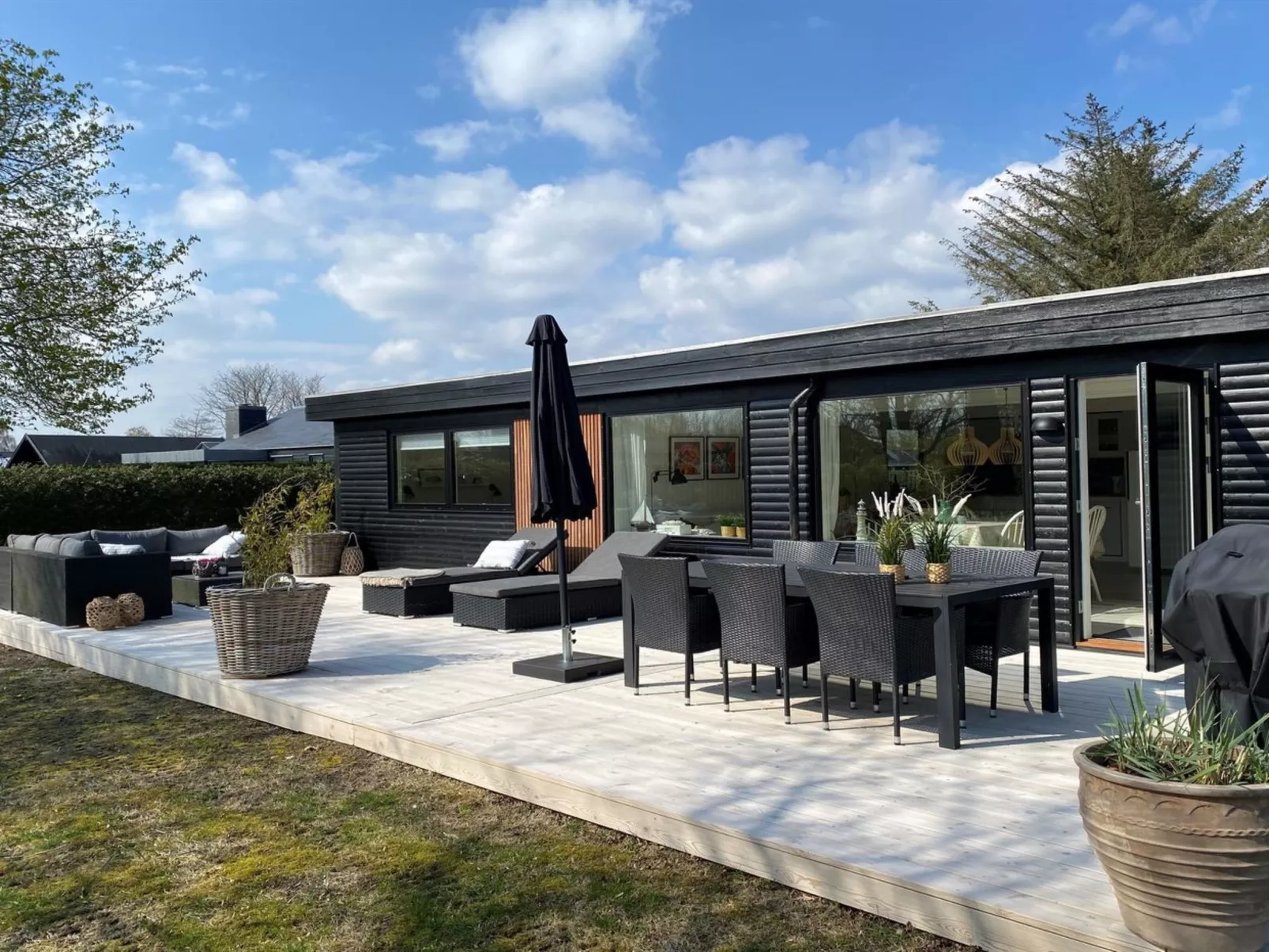 "Elma" - 350m from the sea