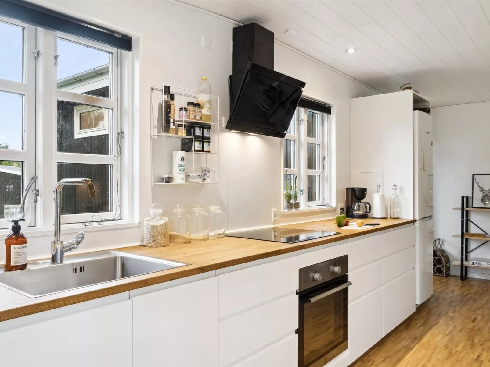 "Merilin" - 300m from the sea-Binnen