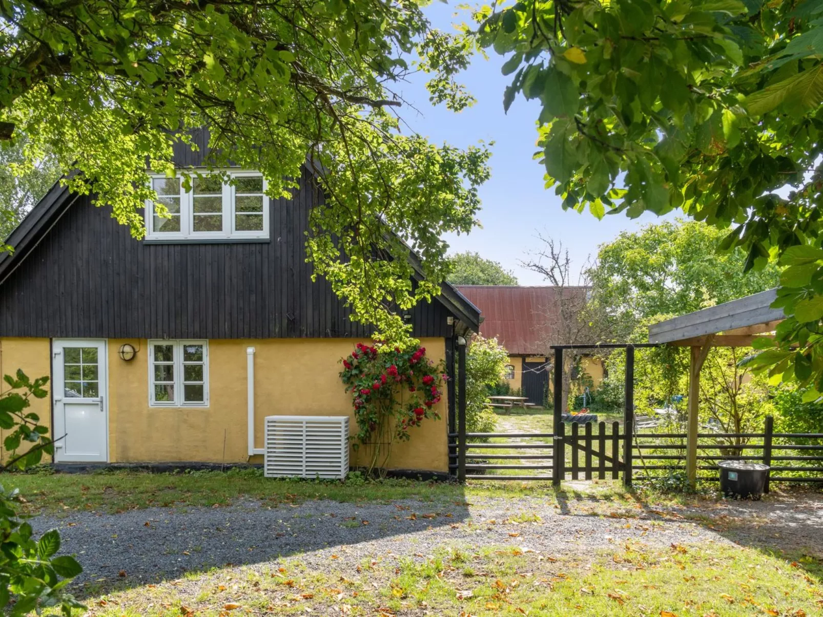 "Hansen" - 5.2km from the sea