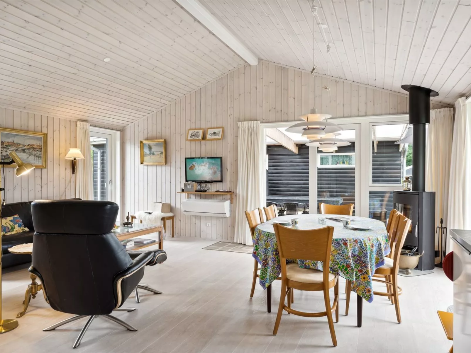"Rikus" - 300m from the sea