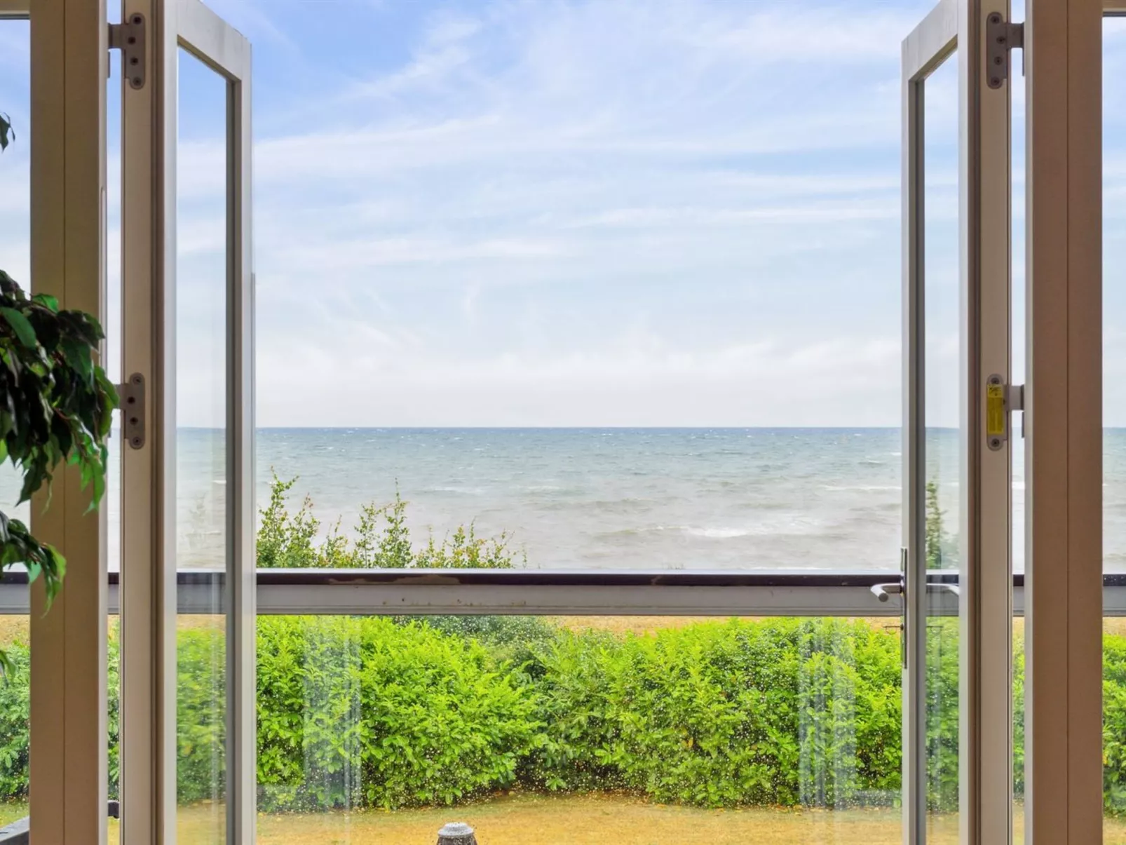 "Esme" - 30m from the sea