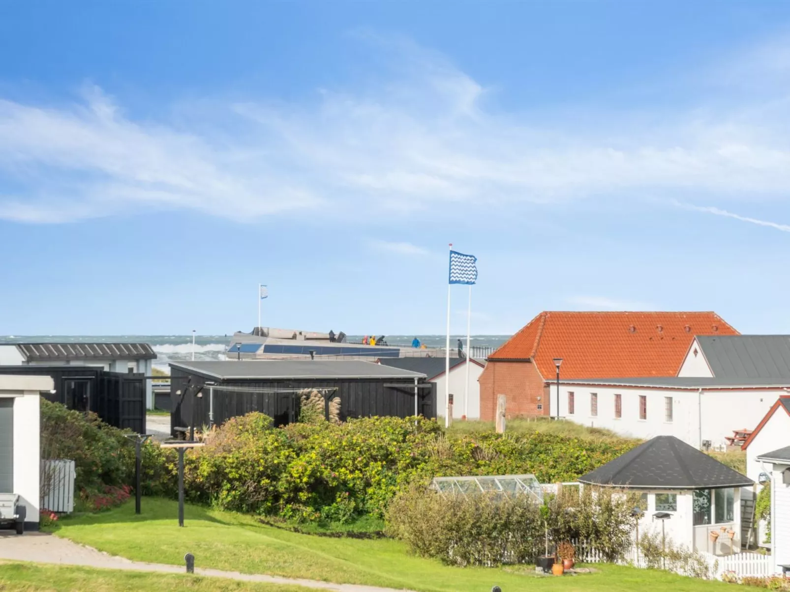 "Unge" - 75m from the sea