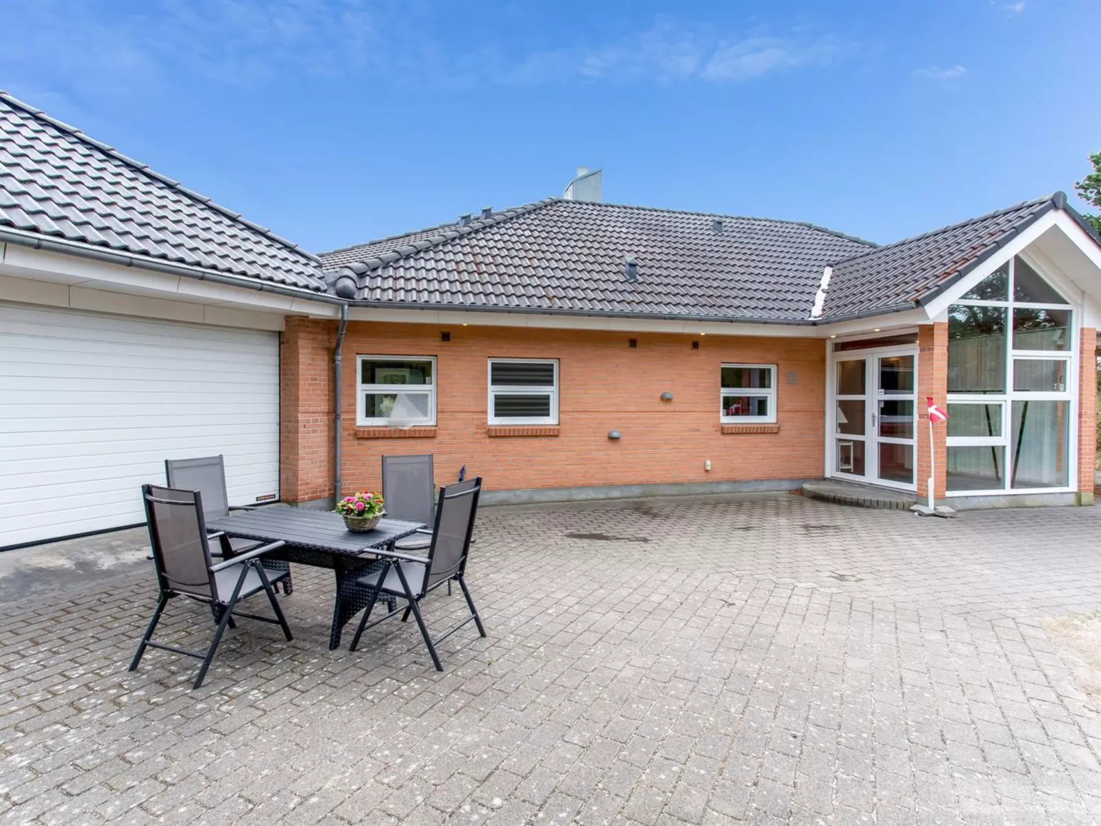 "Sjamme" - 1.2km from the sea-Buiten