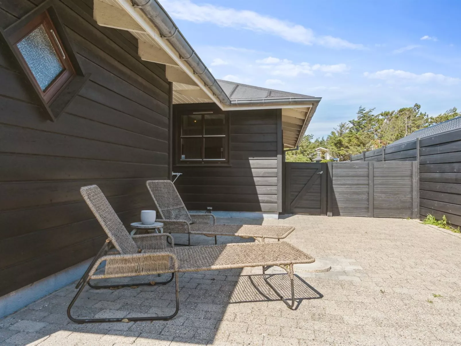 "Fridgerd" - 250m from the sea-Binnen