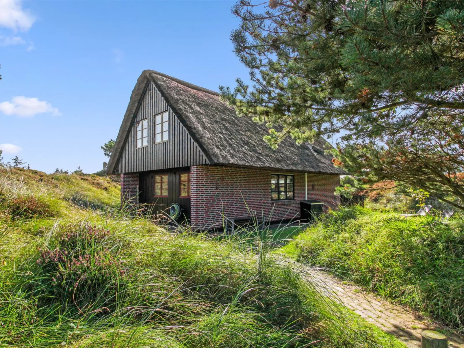 "Grita" - 500m from the sea
