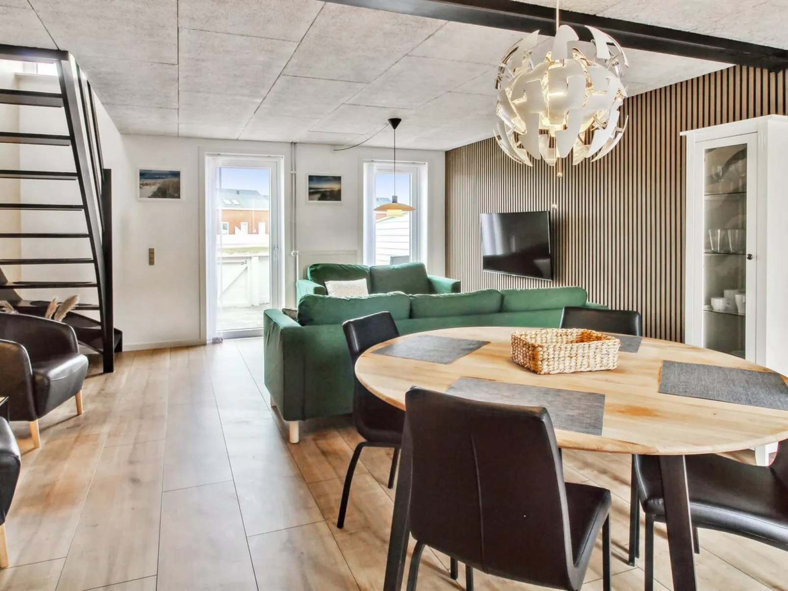 "Ilka" - 2.3km from the sea-Binnen
