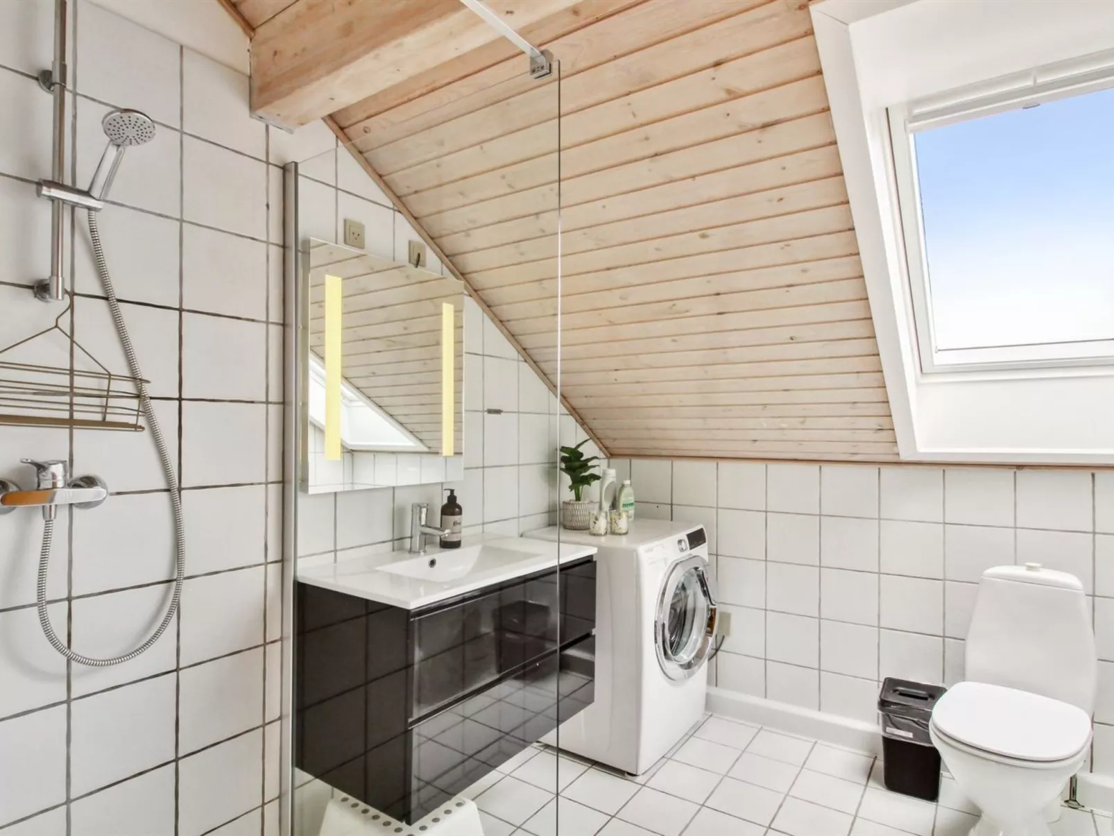 "Ilka" - 2.3km from the sea-Binnen