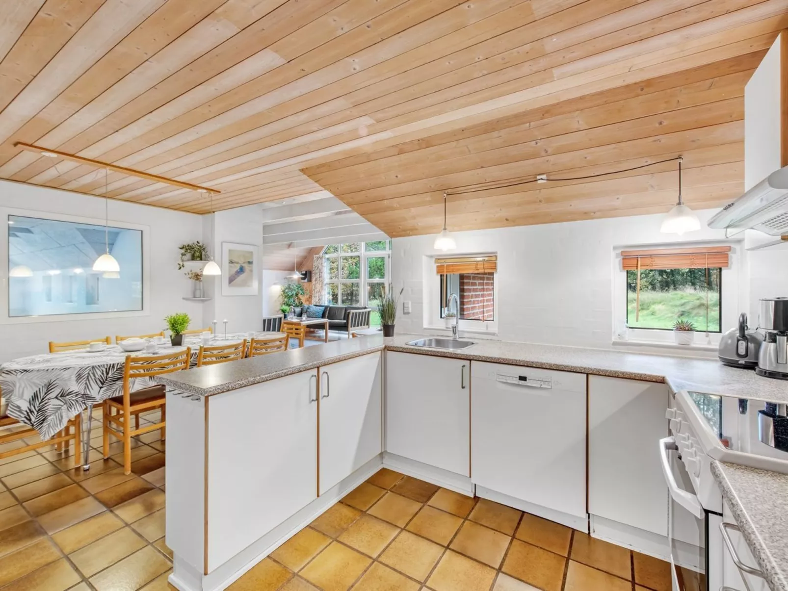 "Dorris" - 4.3km from the sea-Binnen