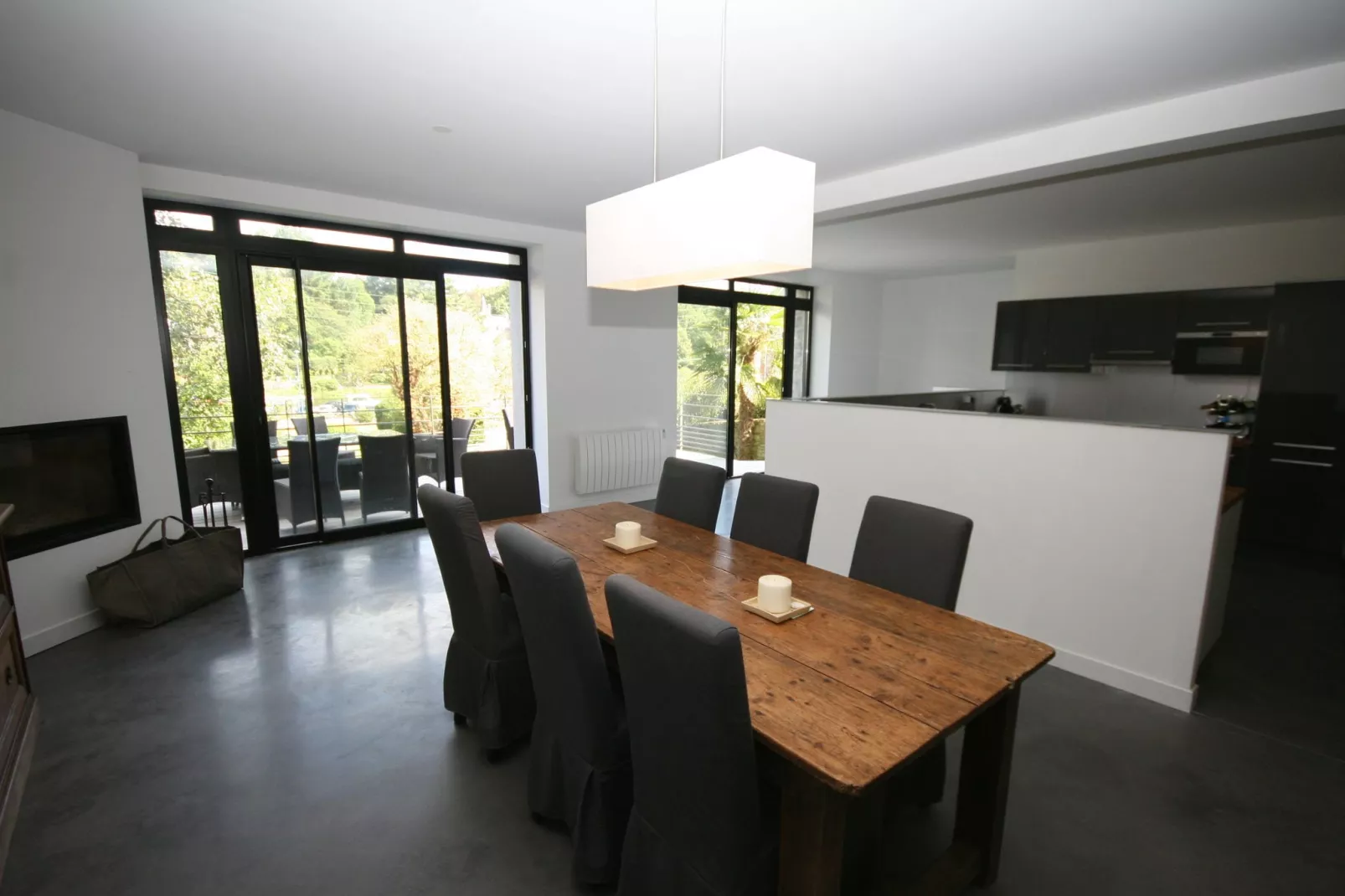 Sur les Quais-Eetkamer