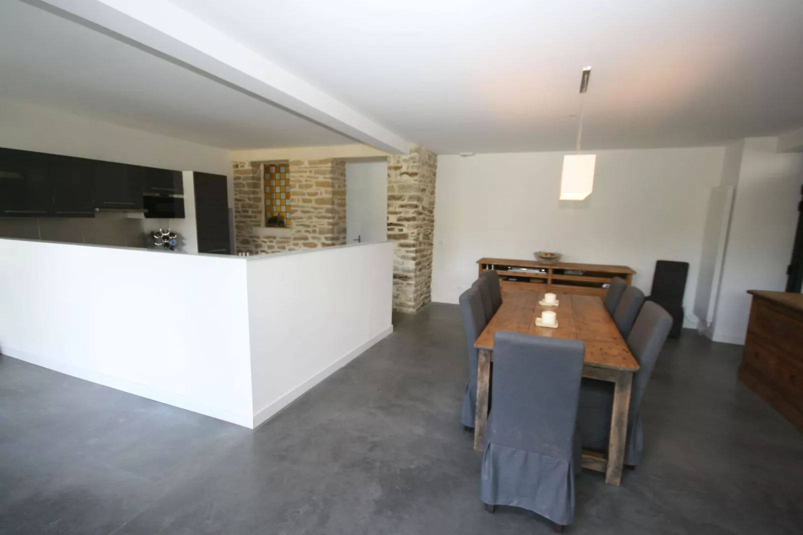 Sur les Quais-Eetkamer