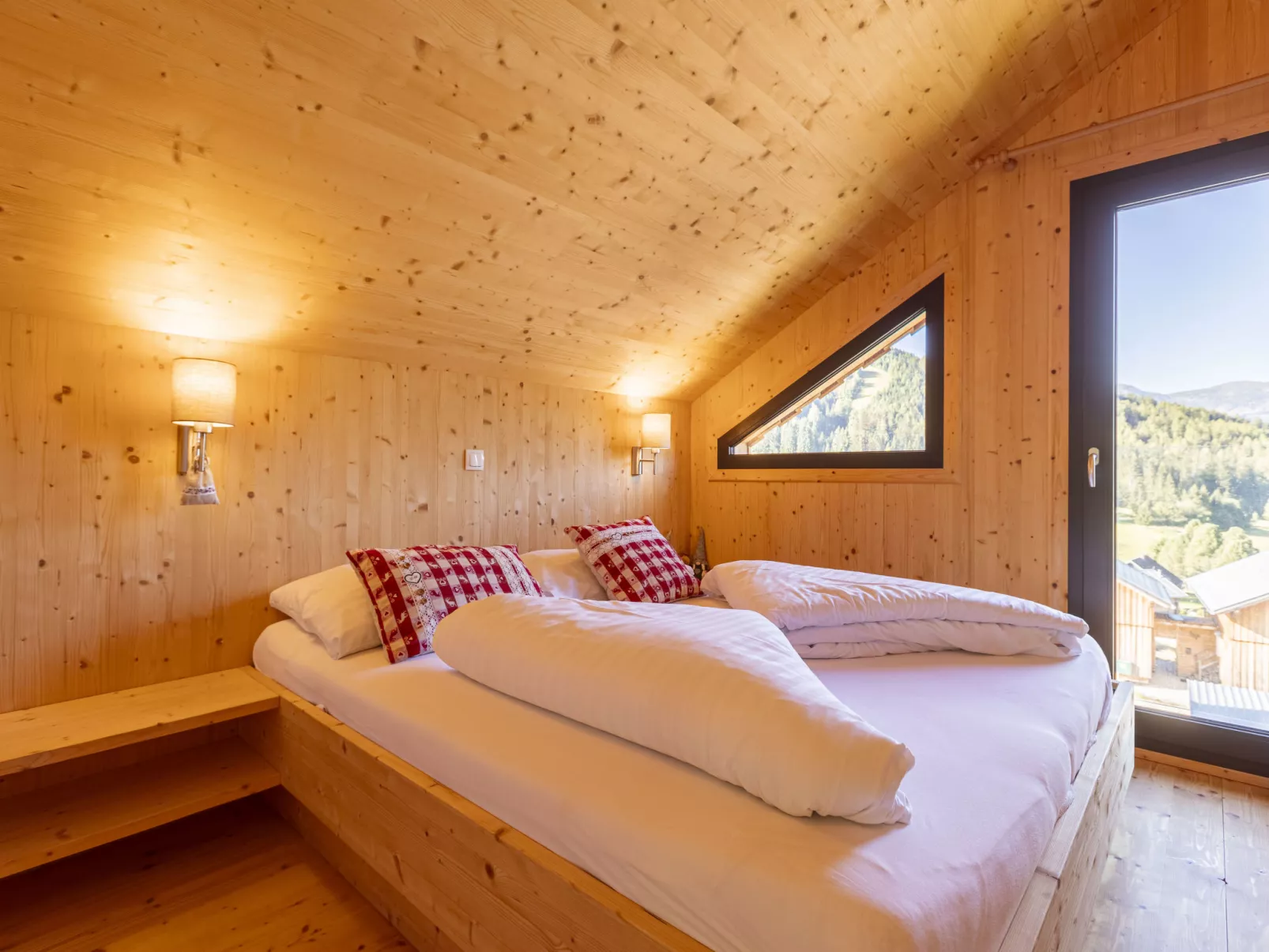 Superior #55 mit IR-Sauna-Binnen