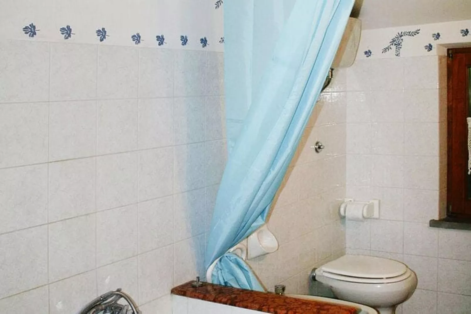 Holiday home dei Pavoni Montemaggiore con Piscina privata-Badkamer