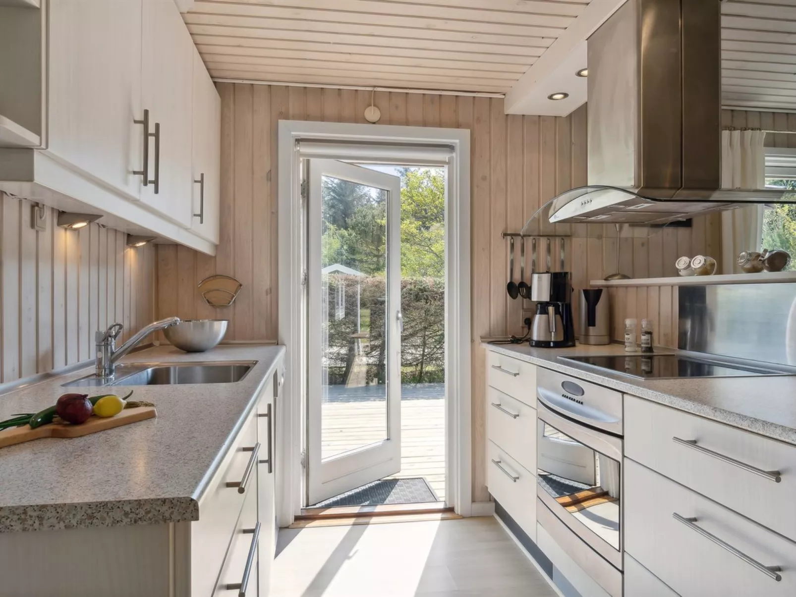 "Inan" - 300m from the sea-Binnen