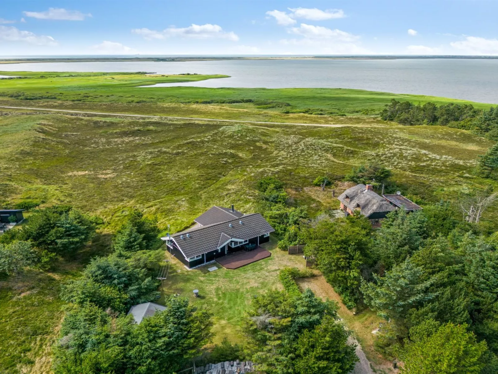 "Leona" - 250m to the inlet-Buiten