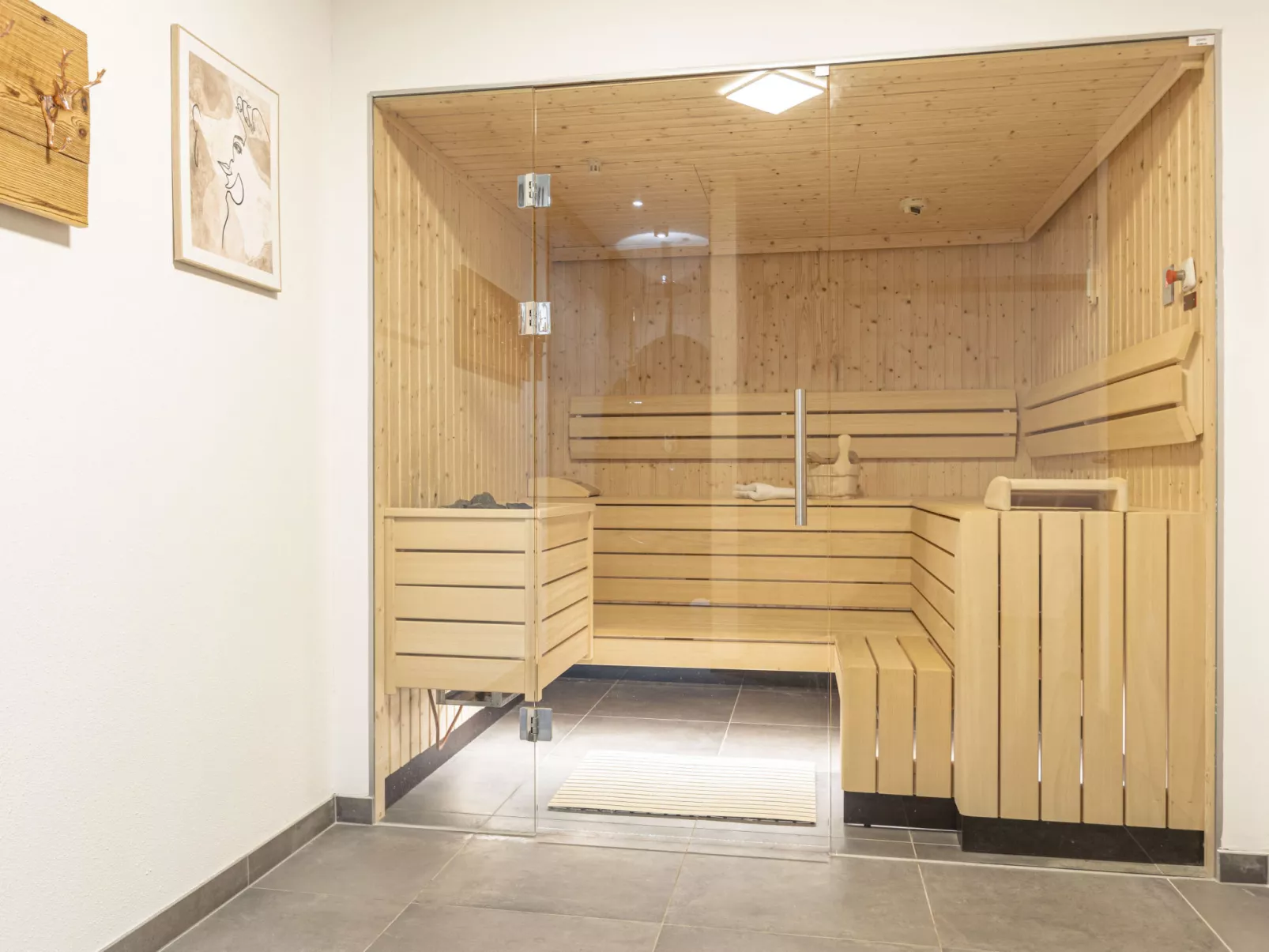 Superior # 4C mit Sauna-Binnen