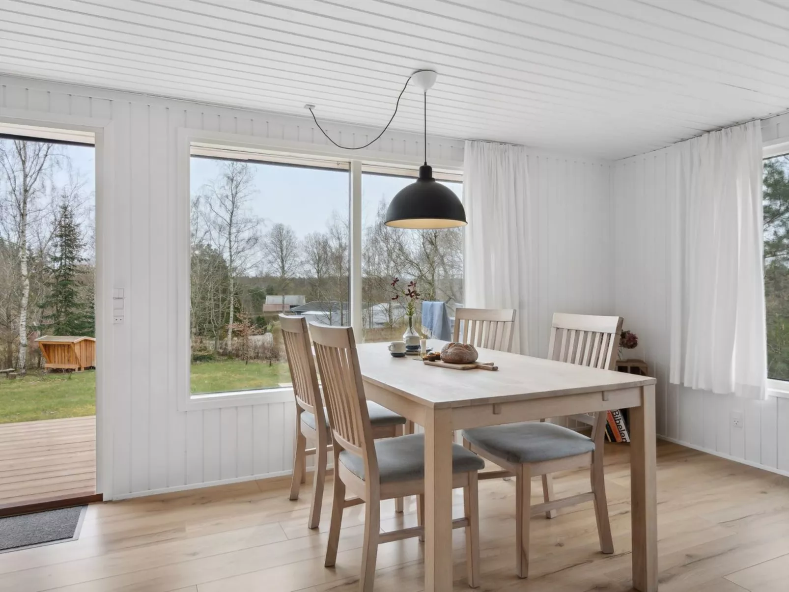"Dome" - 12km from the sea-Binnen