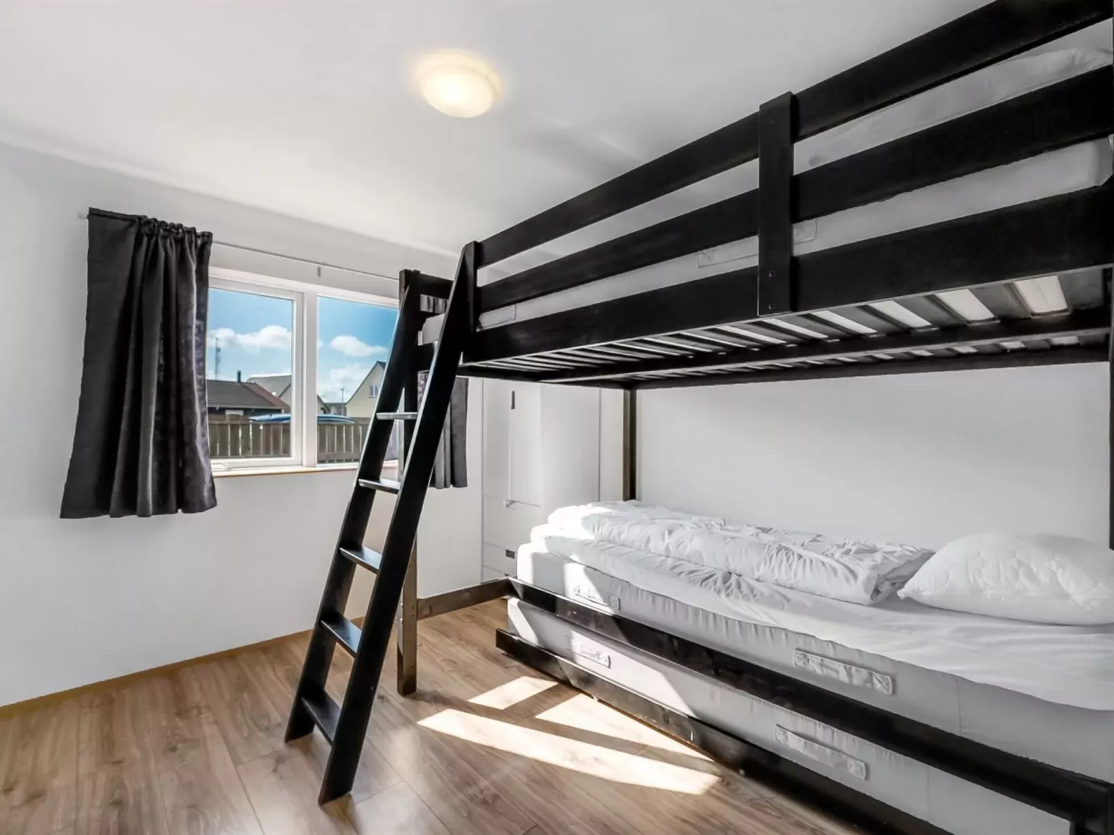 "Heming" - 100m from the sea-Binnen
