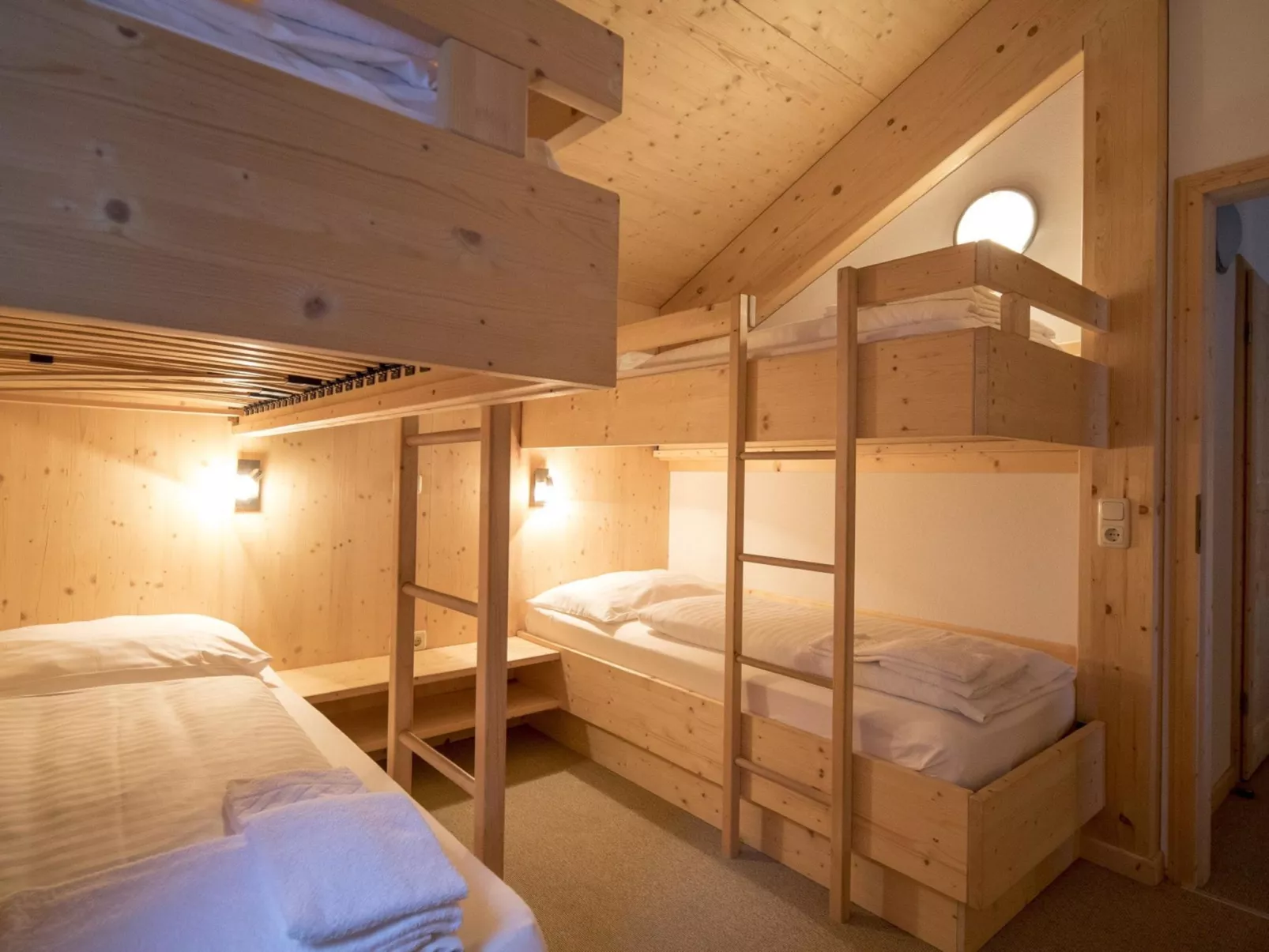 # 25 mit Sauna und Sprudelbad innen-Binnen