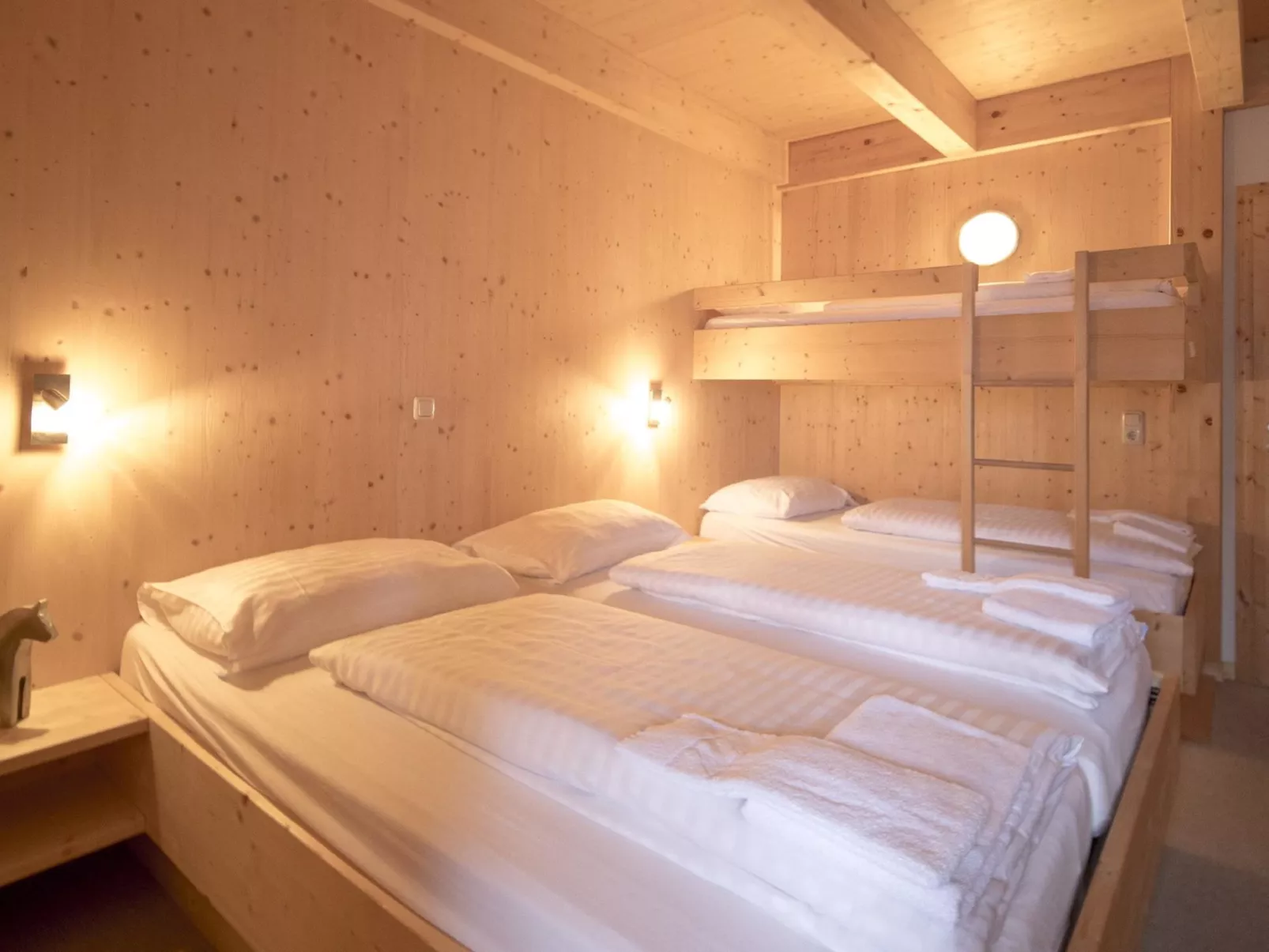 #49 mit IR-Sauna & Sprudelwanne Innen-Binnen