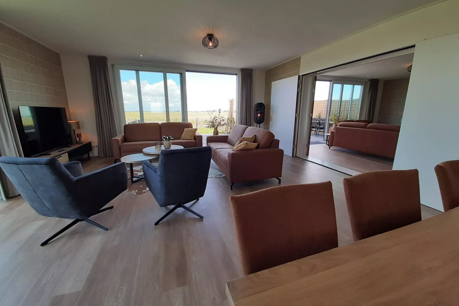 20 persoons villa 7 en 8-Woonkamer