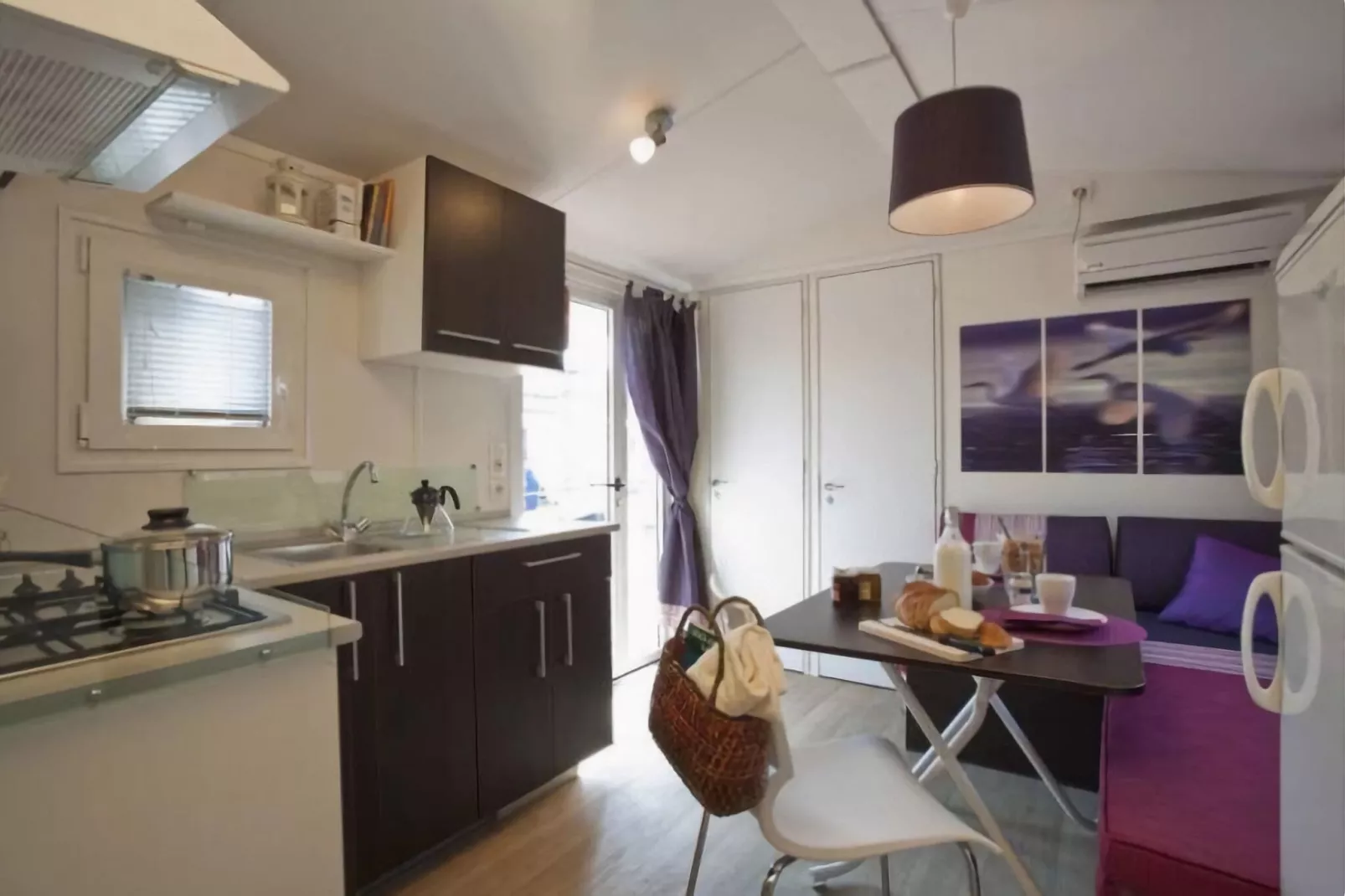 Camping Punta Navaccia 4 - Mobilehome Deluxe-Woonkamer