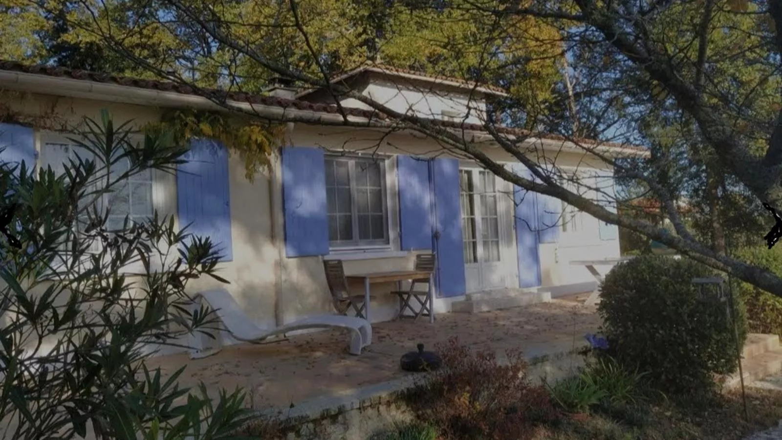 La Maison sur la Colline-Buitenkant zomer