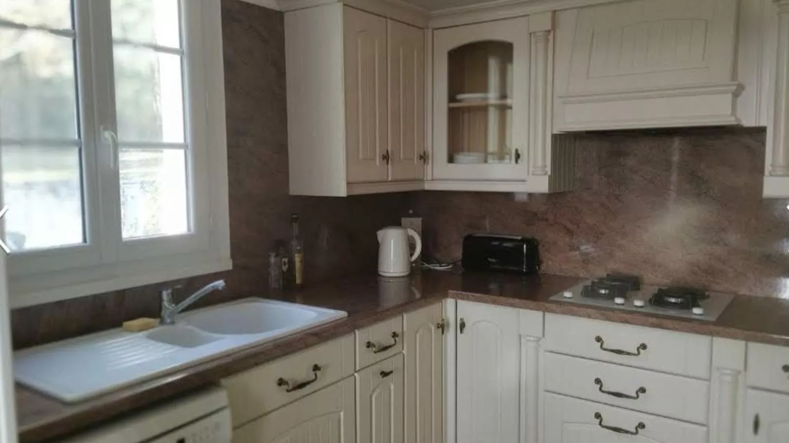 La Maison sur la Colline-Keuken