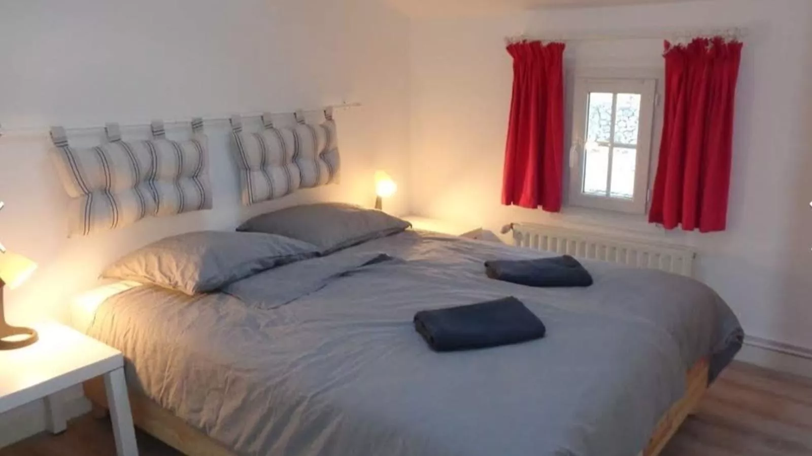 La Maison sur la Colline-Slaapkamer