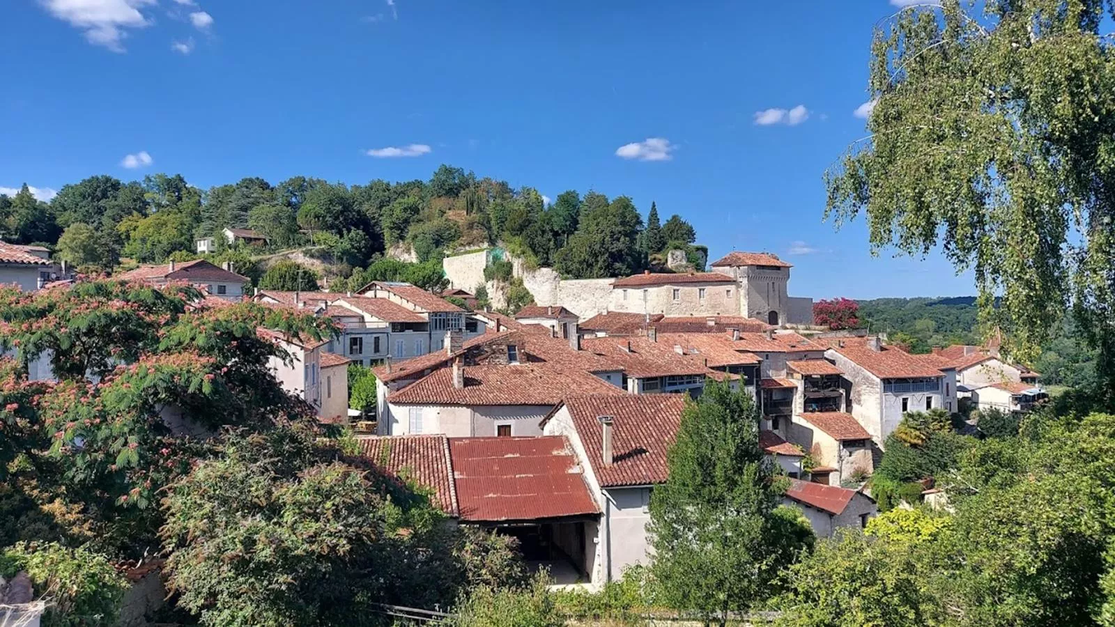 La Maison sur la Colline-Gebieden zomer 1km