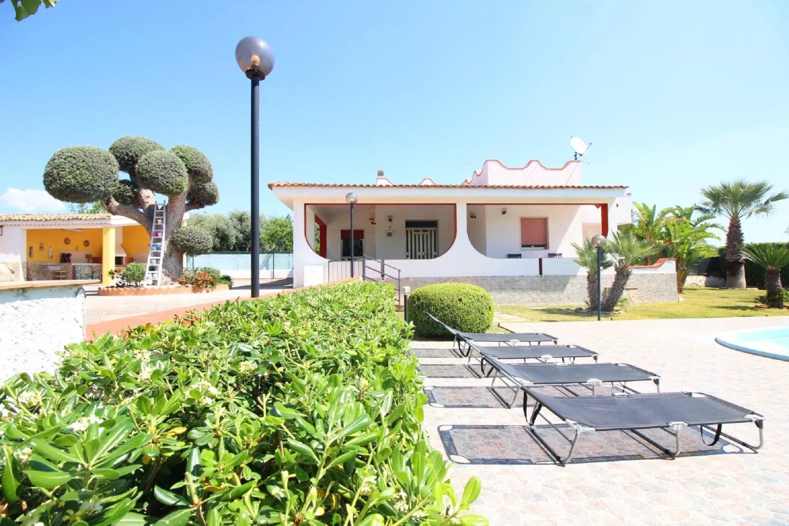 Villa Floridia Siracusa-Buitenkant zomer
