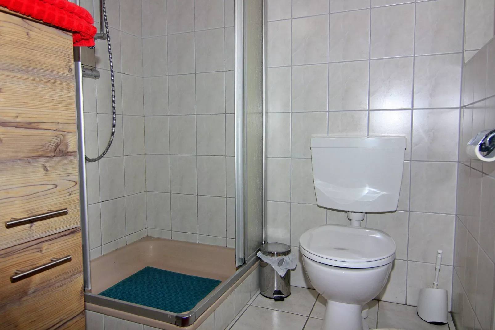 App 1 / 3 Raum App im EG 65 m²-Badkamer