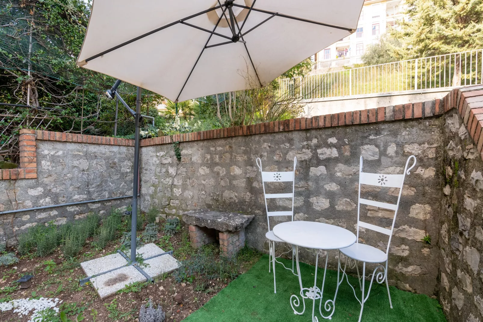 Appartamento su tre piani in paese - Tuinen zomer