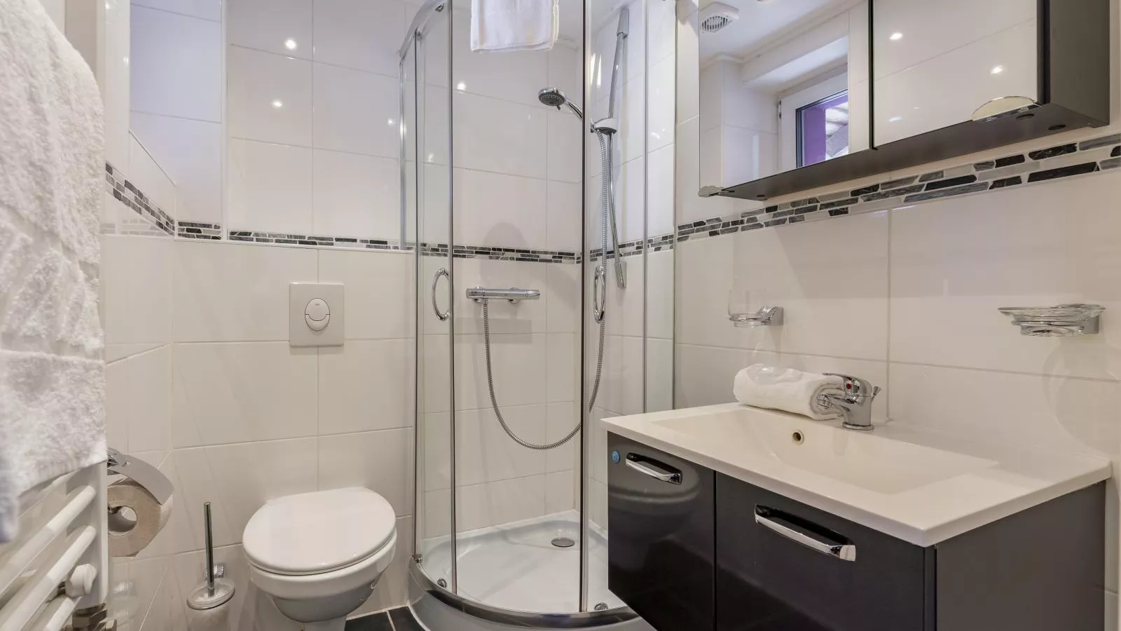 Neva S Saalbach-Badkamer