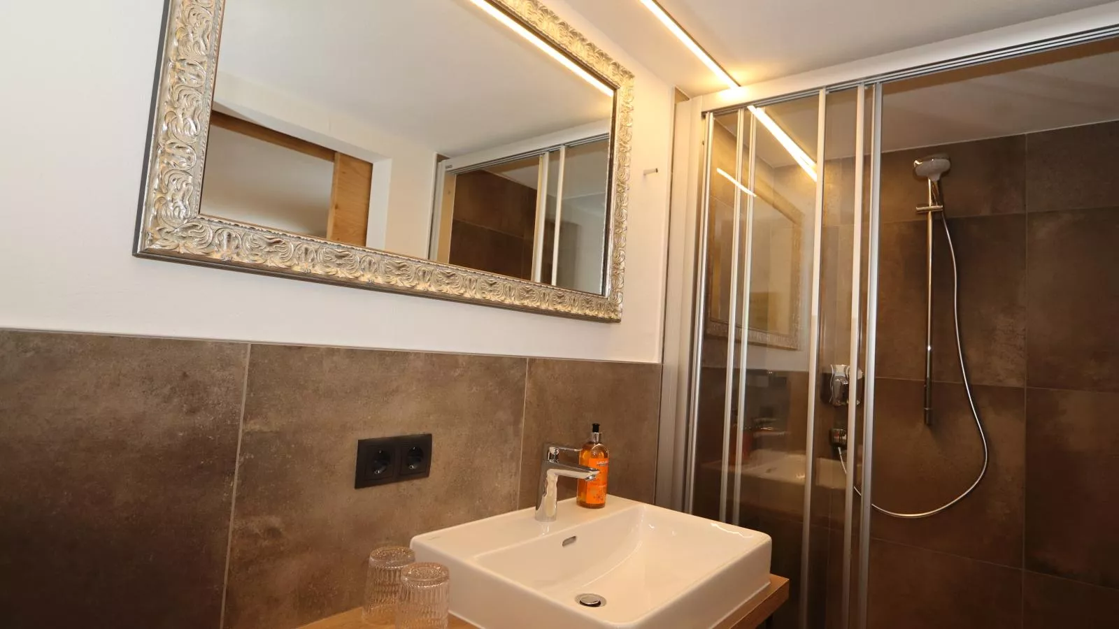 Apart Loisa-Badkamer