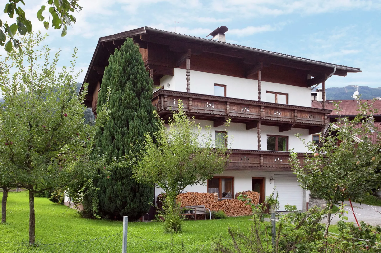 Apartment Luxner - Buitenkant zomer