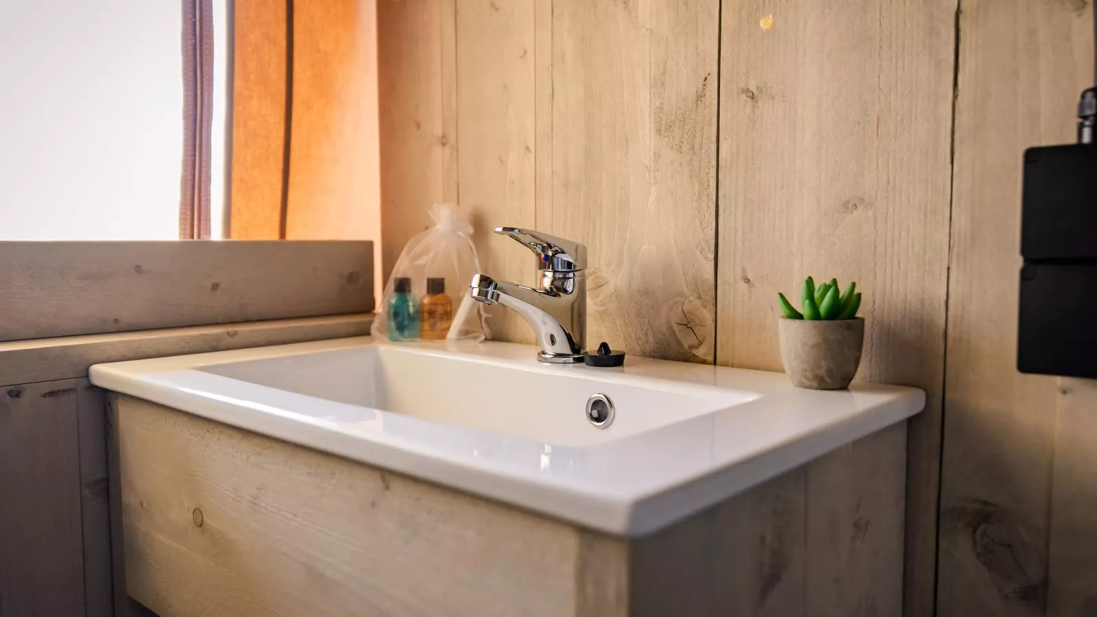 Glamping Lodge-Badkamer