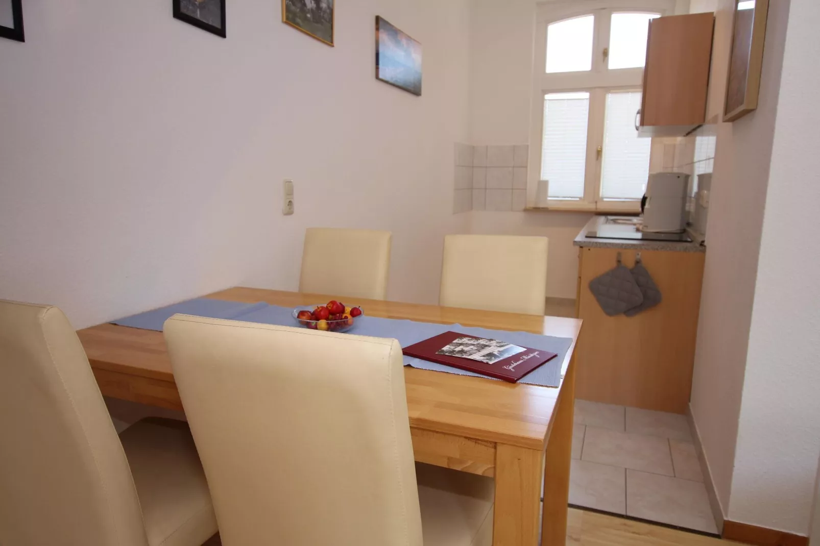 Nr11 - Seeadler 5 Personen-Eetkamer