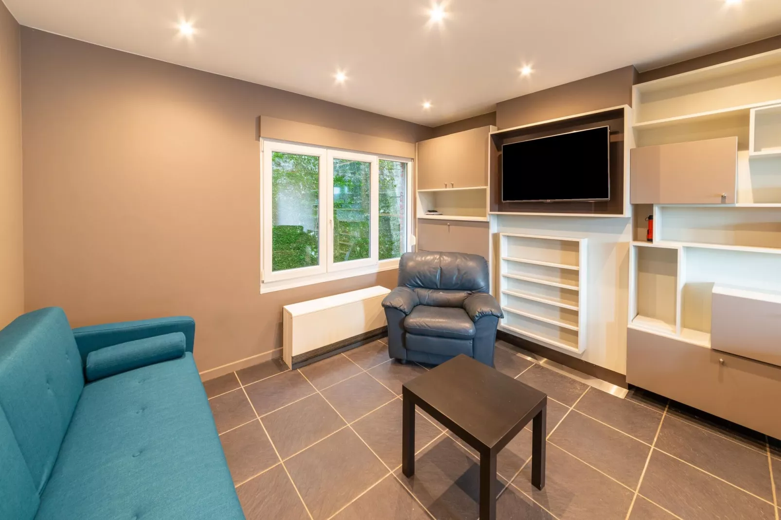 Magnifique habitation pour 7 voyageurs avec Bains à remous-Woonkamer