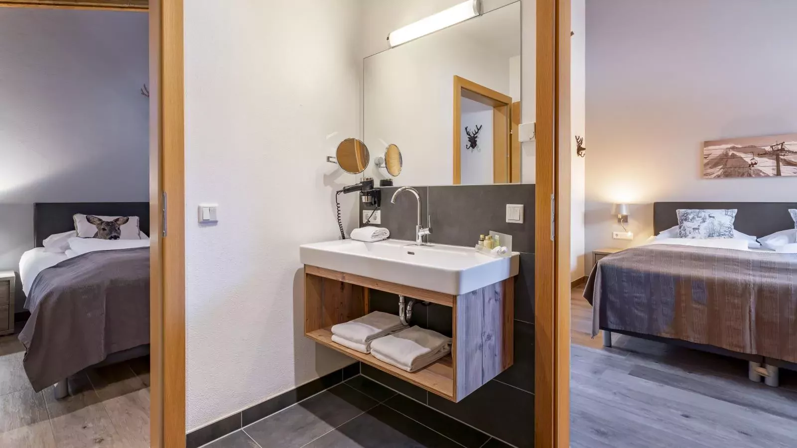 Luxury Tauern Suite Walchen-Kaprun 7-Overloop